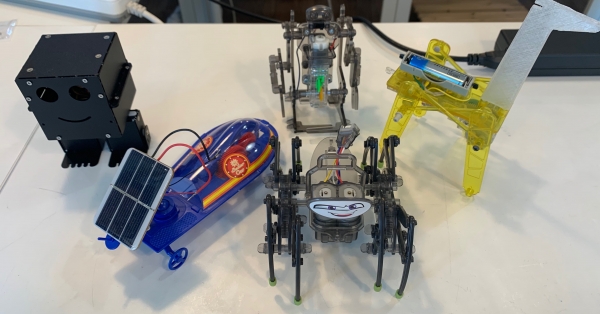 유치원생, 초등학교 저학년생들을 대상으로 간단한 로봇 제작 교육도 진행하고 있다.
