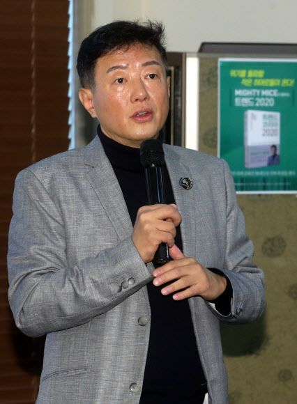 김난도 서울대 교수(사진)은 2020년 소비트렌드로 '멀티 페르소나'를 들었다. [이미지 출처=연합뉴스]