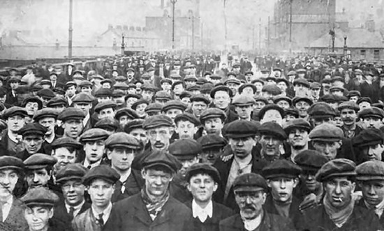산업혁명 시기의 노동자와 시민들.
