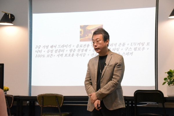 김유진 대표가 경영필독서클럽에서 강연하고 있다.