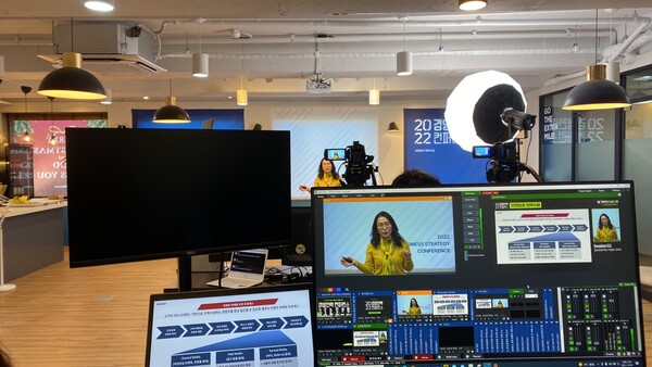 어센트 코리아 김윤경 본부장이 ‘제6회 2022 경영전략 컨퍼런스’에서 강연을 하고 있다