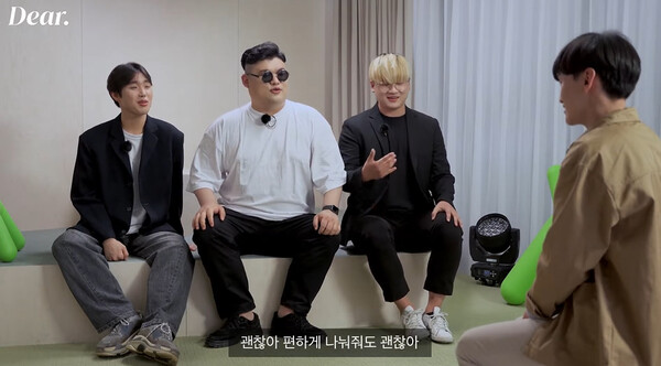 유튜브 ‘Dear.worship’에 출연해 고등학생들과 이야기를 나누고 있는 하다쉬뮤직 멤버들 (사진출처: 유튜브 ‘Dear.worship’ 캡처)