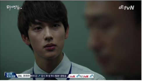 장그래를 좋은 시선으로 바라보지 못한 동료들 (사진출처: tvN 드라마 ‘미생’ 캡처)