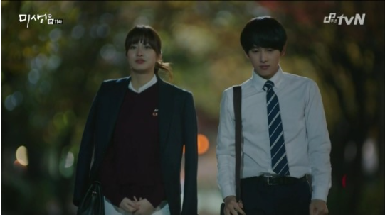 장그래를 응원하는 동료 안영이 (사진출처: tvN 드라마 ‘미생’ 캡처)