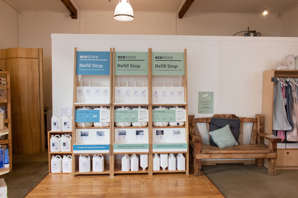 리필 스테이션에 진열된 에코스토어 제품들 (사진 출처 - 에코스토어 공식 홈페이지)