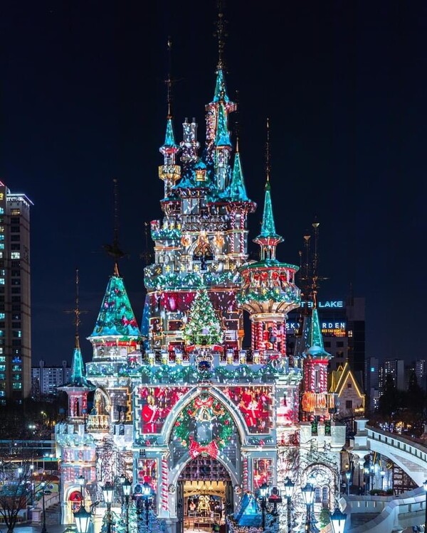 롯데월드 외관 사진 (사진 출처: 롯데월드 트위터 제공)