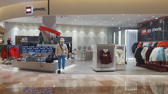 얼마 전 국내에 출시한 CNN 어패럴의 오프라인 매장. 작성자 본인도 이를 처음 보곤 굉장히 놀랐다. 출처: CNN 어패럴