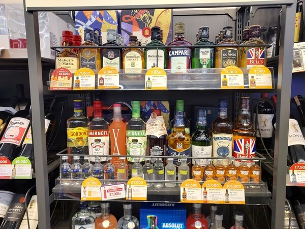 편의점에서 판매하는 위스키도 처음에만 신기했지, 이제는 당연하다.