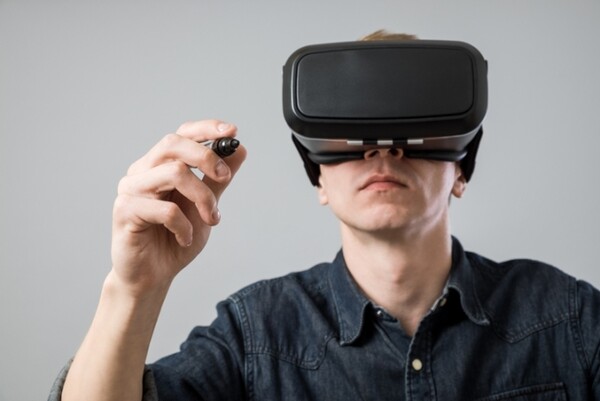 메타버스는 아직까지 대중들에게 익숙하지 않은 것처럼 보인다.