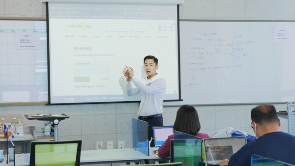 1인 기업시절부터 많은 고객들을 교육했던 안영신 대표. (사진출처: 글로벌셀러 창업연구소)