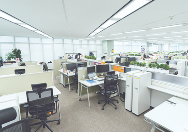 지난 1월부터 주 4.5일제를 시행한 CJ ENM 본사의 텅 빈 사무실 모습이다. (사진: CJ ENM)