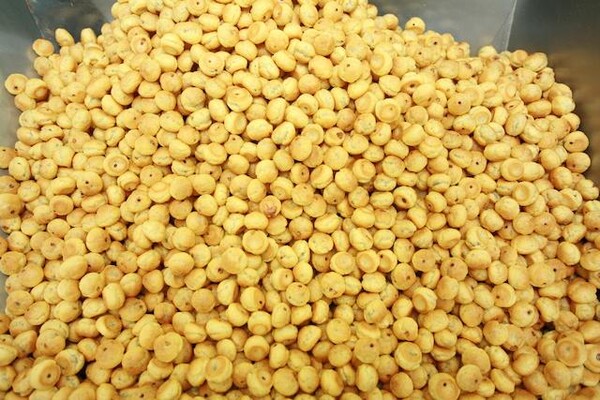 30년만에 친환경 공장을 준공하여 종이 트레이로의 새로운 시도를 앞둔 제품 '홈런볼' (사진출처: 크라운해태)