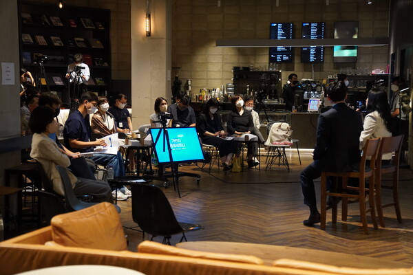 매 달 셋째 주 목요일 가인지벙커에서 세미나가 진행된다.