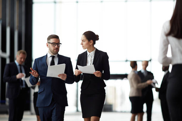 체계 만든 사람 따로 일하는 사람 따로 있는 식이면 1년 안에 관료주의로 흐르게 된다 (사진출처: 픽사베이)