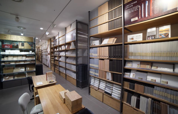 대형마트의 가구 판매 코너 (출처: 픽사베이)