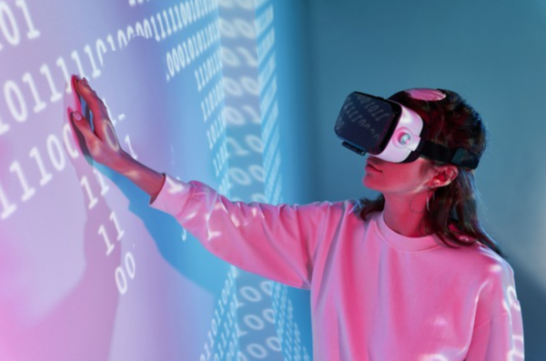 VR(가상현실), AR(증강현실)을 아우르는 XR(확장현실)의 시대가 현실로 다가오고 있다. (사진: 이미지 투데이)