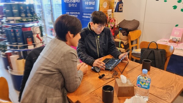 GS25 남양주 금곡점 전지현 대표 “한 번 매장을 방문한 고객들을 통해 다른 사람에게 GS25 남양주 금곡점을 자랑하고 입소문 마케팅으로 연결되어 단 한 번도 오지 않은 사람은 있어도 한번 와본 사람은 한 번이 아닌 계속 머물고 싶은 매장으로 만들어 가는 가치 창조 편의점으로 만들어 가고 있다 ”