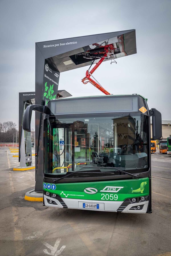 바이렉스 김승엽 대표 “바이렉스 제품을 제조업에서 가장 많이 쓰고 있지만 제조업에서의 비젼컴포넌트 수요의 성장 폭은 한계가 있다고 생각한다.  그것 이상으로 새롭게 보고 있는 시장에 대해서 말씀드리면 무거운 것을 운반을 할 때 그거를 로봇으로 대체를 하고 있는 걸로 알고 있는데 그 로봇에도 카메라가 들어간다. 식당 가면 자동 로봇이 서빙하는 것도 다 카메라가 내장 되어 있다”