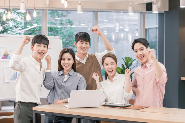  ‘복장 자율화’를 주제로 설문조사 한 결과, 직장인 93.0%는 '찬성'을 선택했다. (출처 : 이미지 투데이)