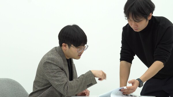 자발적으로 모여 스터디 시간을 갖는 마인즈그라운드 (사진출처: 마인즈그라운드 제공)