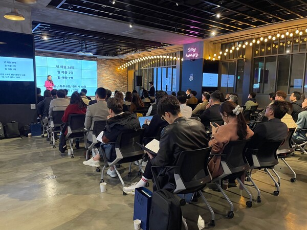 가인지성장클럽(3월)에서 강연 중인 이랑주 대표