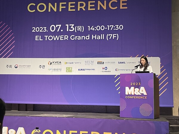 M&A 매도기업 성공사례를 발표하는 루치펠로 코리아 오은영 대표