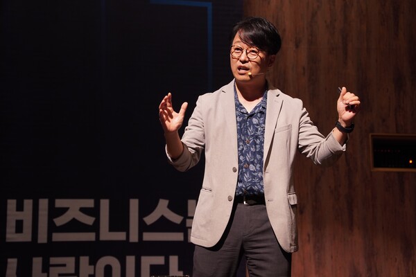 김경민 대표가 경영적용특강을 진행하고 있다 (사진=이예은 인턴기자)