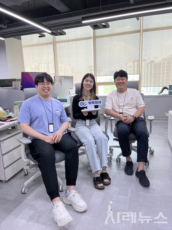 (좌측부터) 김성수 개발자, 조윤경 대표, 김명준 사업총괄(COO)