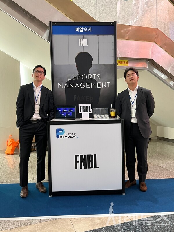 프라이머 데모데이에 참여한 팬어블 이문희 대표(좌)와 박승인 대표(우)