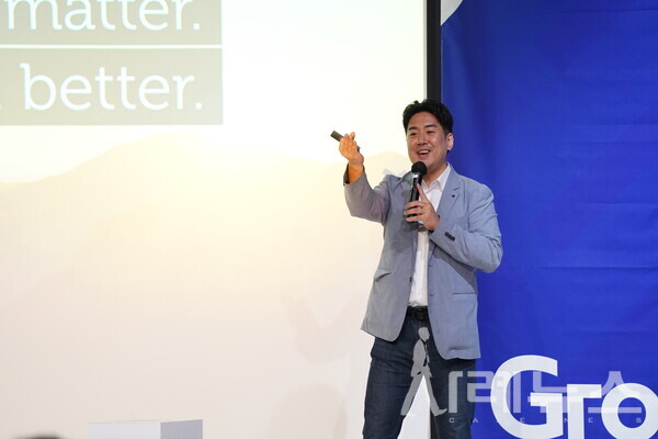 ‘2024 제 11회 가인지 컨퍼런스‘에서 강연 중인 장동선 뇌과학 박사