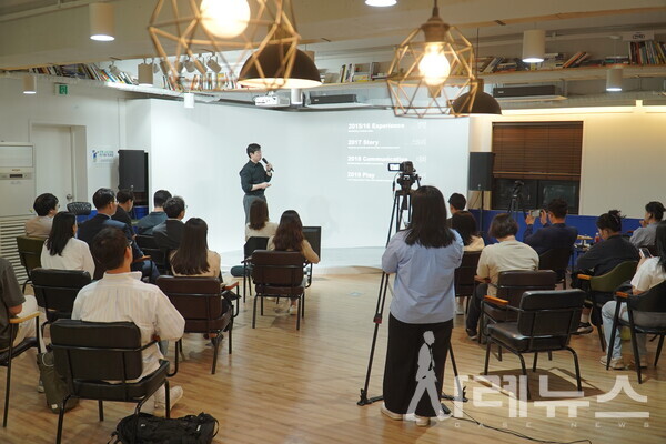 신동호 마케팅 팀장의 강연 모습이다.