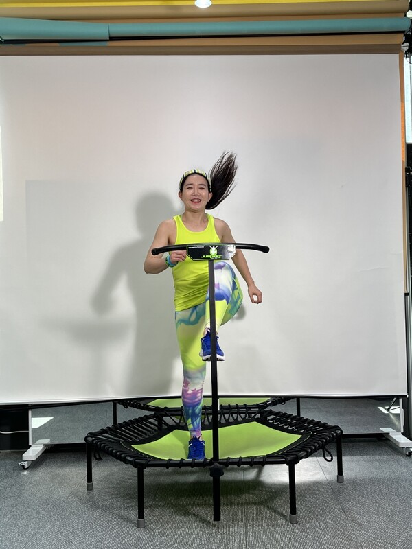 땅과 물에서 걷는 것과는 또다른 느낌의 '조깅' 동작(사진: 점핑하이 윤하이 대표 제공)