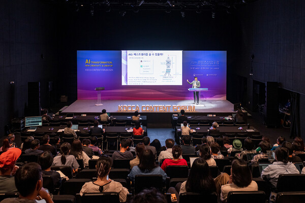 전윤호 작가의 강연 모습이다[출처:한국콘텐츠진흥원]