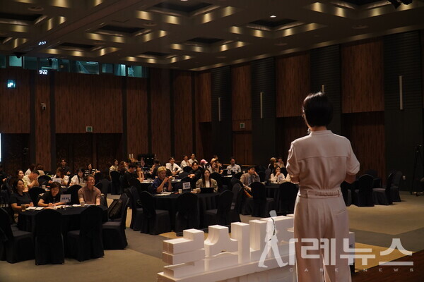 대학내일 이윤경 팀장이 가성클 초청강연을 진행했다.