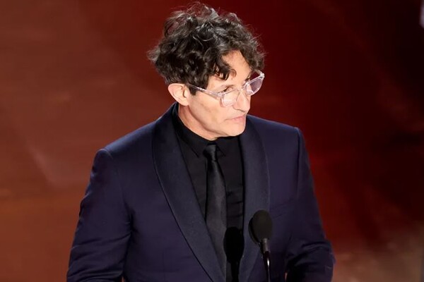 그의 발언은 논란과 동시에 결말의 방향을 반대로 해석할 여지를 남긴다. 출처: Oscars.org