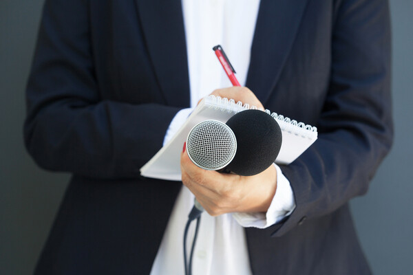 최저임금위원회는 12일 최저임금을 시간당 10030원으로 결정했다. 이날 회의에서는 재적위원 27명 중 23명이 투표했다.