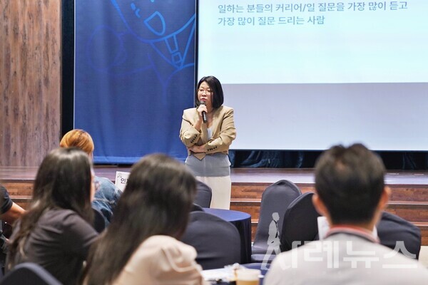 김나이 CSO가 경영적용특강을 진행 중이다.