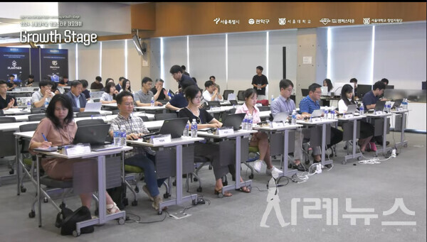 2024 서울대학교 캠퍼스타운 데모데이 Growth Stage 취재하는 기자