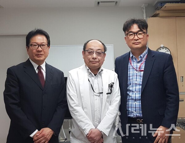 일본 NK헬스케어 리시무라 지사장(왼쪽), 일본 C4클리닉 유키마사 아오키원장(중앙)