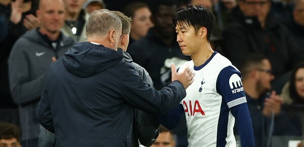 손흥민의 친화력 있는 리더십이 무엇보다 필요한 때다. 출처: 토트넘 핫스퍼 홈페이지