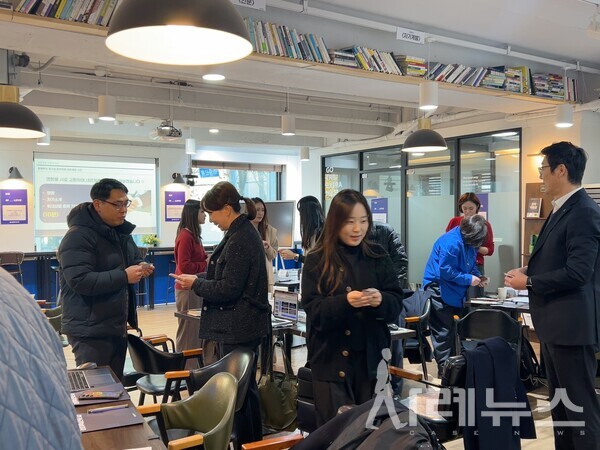 워크샵 시작에 앞서 참여자들이 자기소개를 진행하는 모습. 사진: 가인지컨설팅그룹 제공