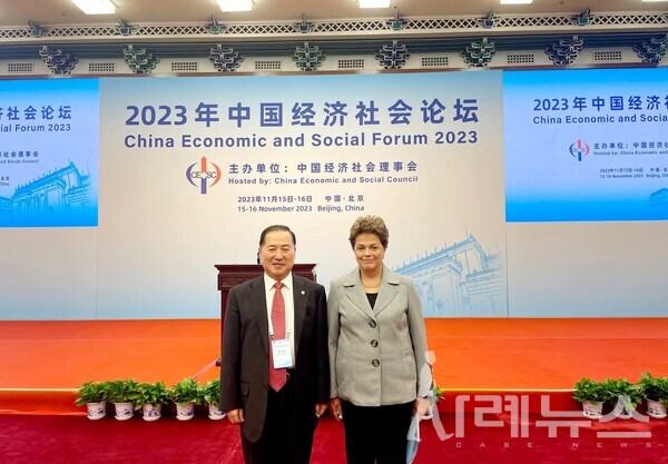 브라질 호세프 첫 여성대통령과 함께