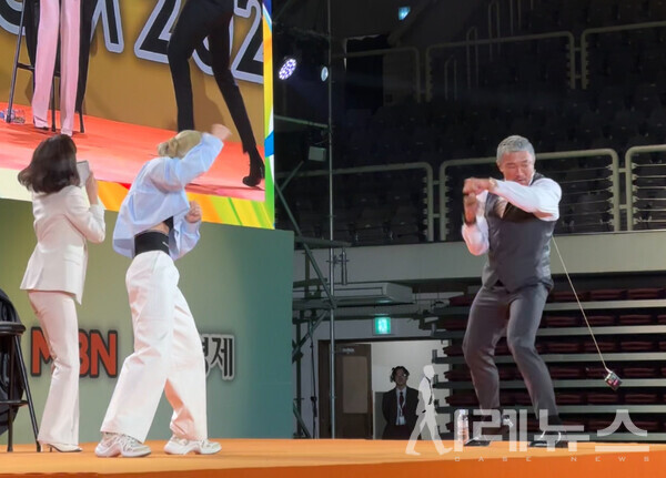 복싱 만보기 대결[출처:김주연 인턴기자]