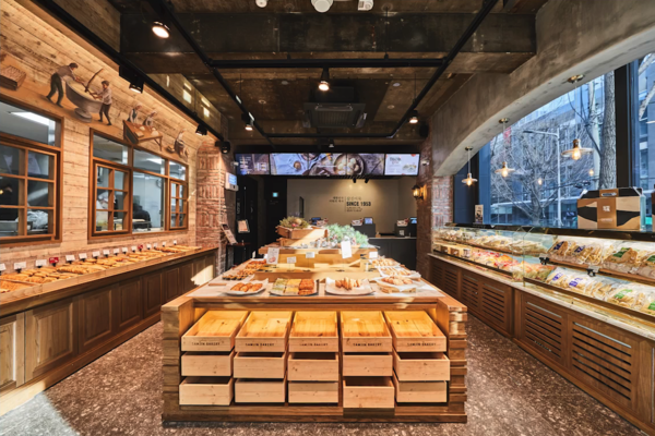 사양산업에서 혁신 기업으로, 삼진어묵 박용준 대표의 '끈기 경영' [출처: 삼진어묵]