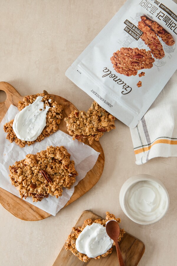 조니스그로서리 납작 그래놀라[출처:모노무브]