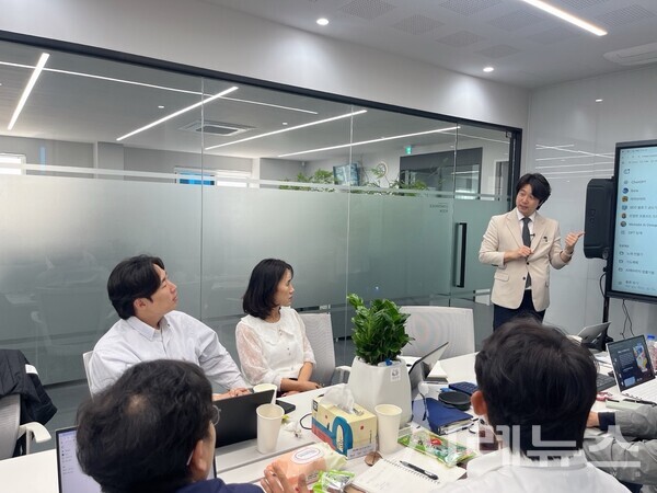 레버리지 연구소 하재웅 소장의 강연 모습이다.