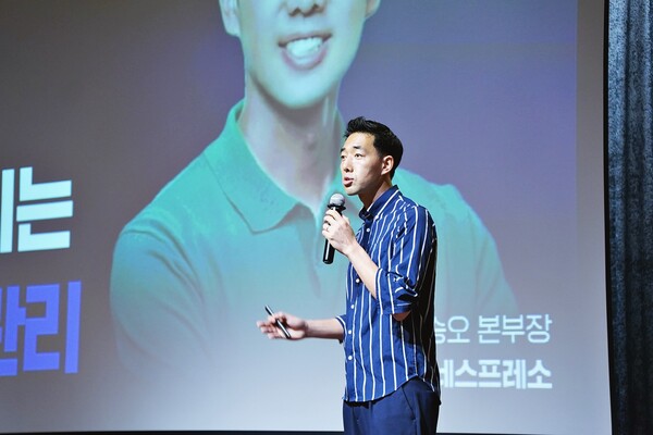 5월 가인지성장클럽에서 네스프레소 이승오 본부장이 초청강연을 진행하고 있다.[출처:전영은 기자]