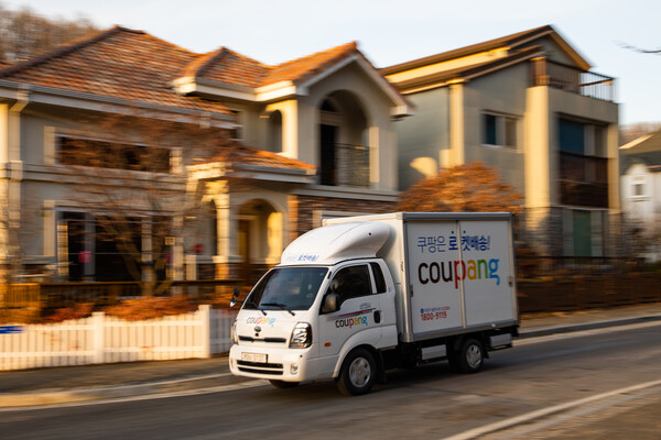 박 대표는 지난 13년간 수도권을 넘어 호남권과 경상권, 충청권, 제주도 등 전국에 AI 기술 기반 풀필먼트 인프라 확대를 이끌어왔다.[출처:쿠팡]