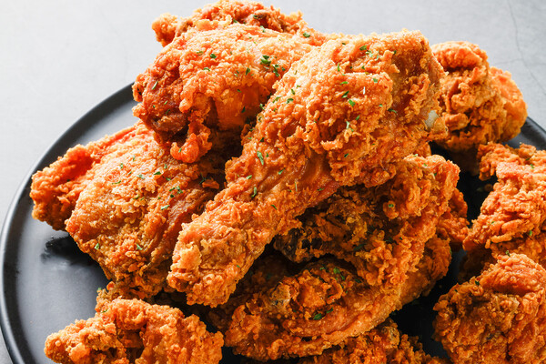 치킨 브랜드 bhc는 가맹점주가 치킨 가격을 정하는 ‘자율가격제’를 다음 달 초부터 도입할 예정이다.[출처:이미지투데이]