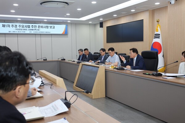 소상공인시장진흥공단은 28일 대전 공단본부에서 회의를 열고 2025년 제1차 추경 주요사업 준비 사항을 점검하고 있다.[출처:소상공인시장진흥공단]